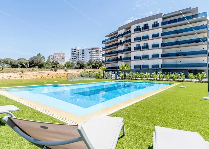 Emerson Plaza Stunning 2 Bedroom With Sea View * Портиман