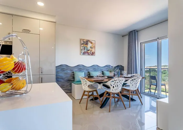 Emerson Plaza Stunning 2 Bedroom With Sea View *