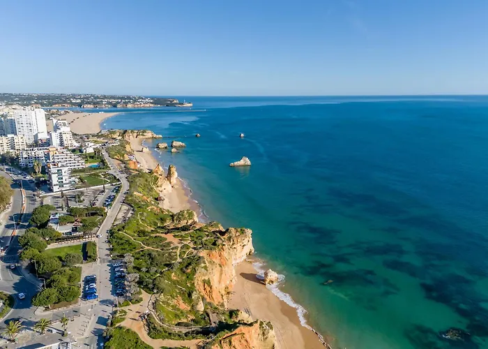 Апартаменты Emerson Plaza Stunning 2 Bedroom With Sea View