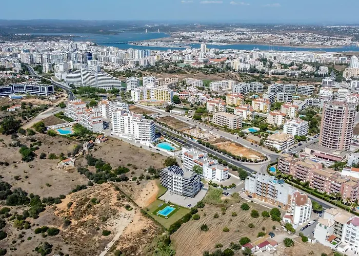 Emerson Plaza Stunning 2 Bedroom With Sea View Портиман