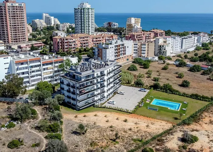 Апартаменты Emerson Plaza Stunning 2 Bedroom With Sea View *