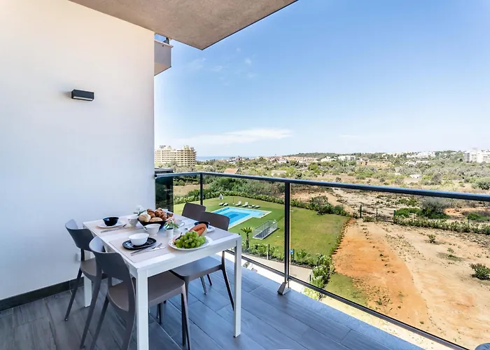 Emerson Plaza Stunning 2 Bedroom With Sea View Портиман