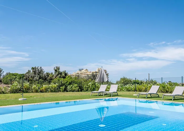 Апартаменты Emerson Plaza Stunning 2 Bedroom With Sea View *