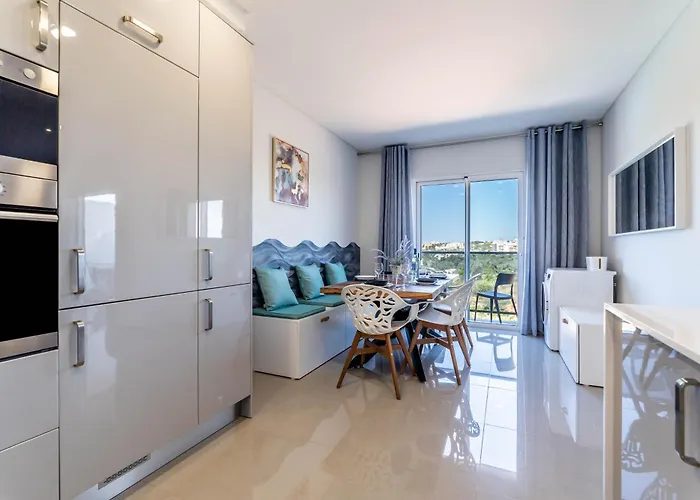 Emerson Plaza Stunning 2 Bedroom With Sea View Апартаменты *