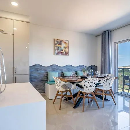 Emerson Plaza Stunning 2 Bedroom With Sea View *