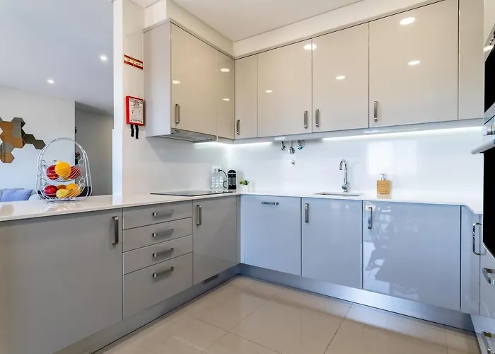 Apartment Emerson Plaza Stunning 2 Bedroom With Sea View *